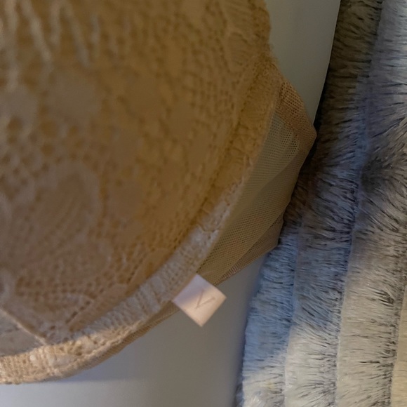 Victoria’s Secret Push Up Bra 34D Allover Lace - Picture 2 of 6